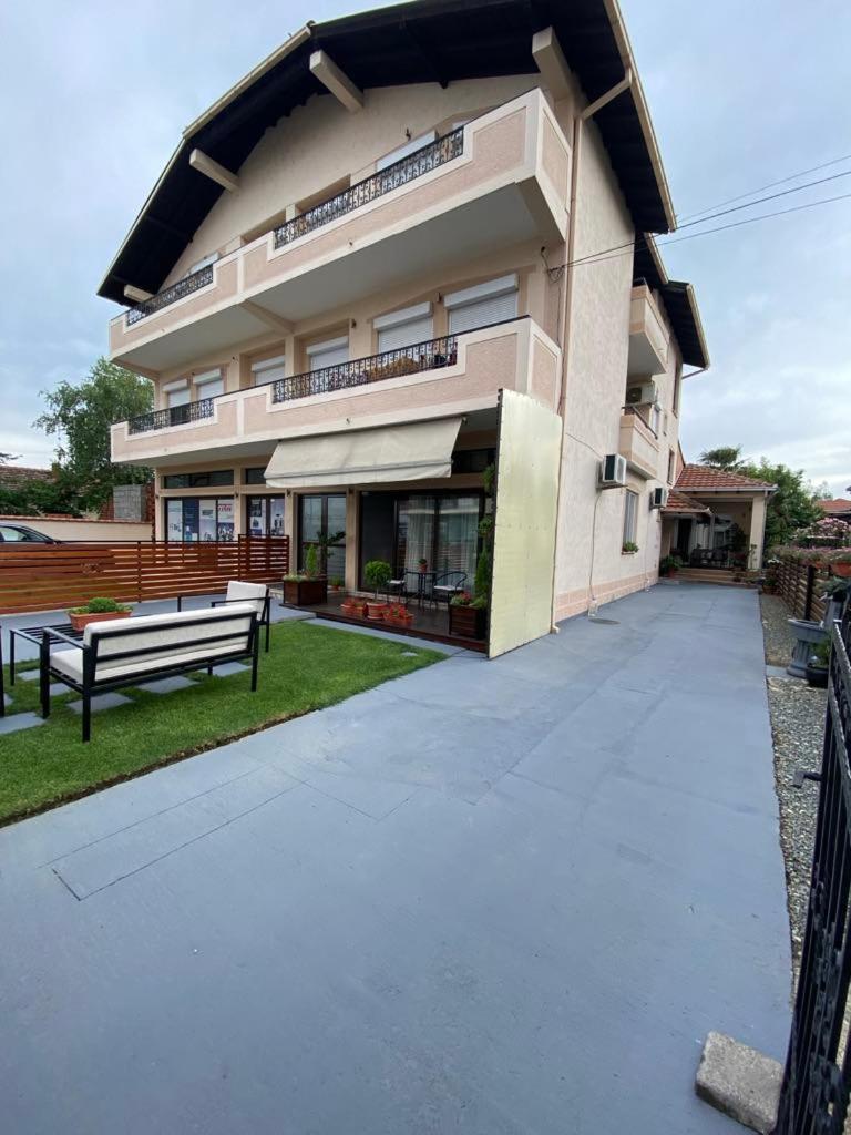 Migato Apartments Gevgelija Exteriör bild